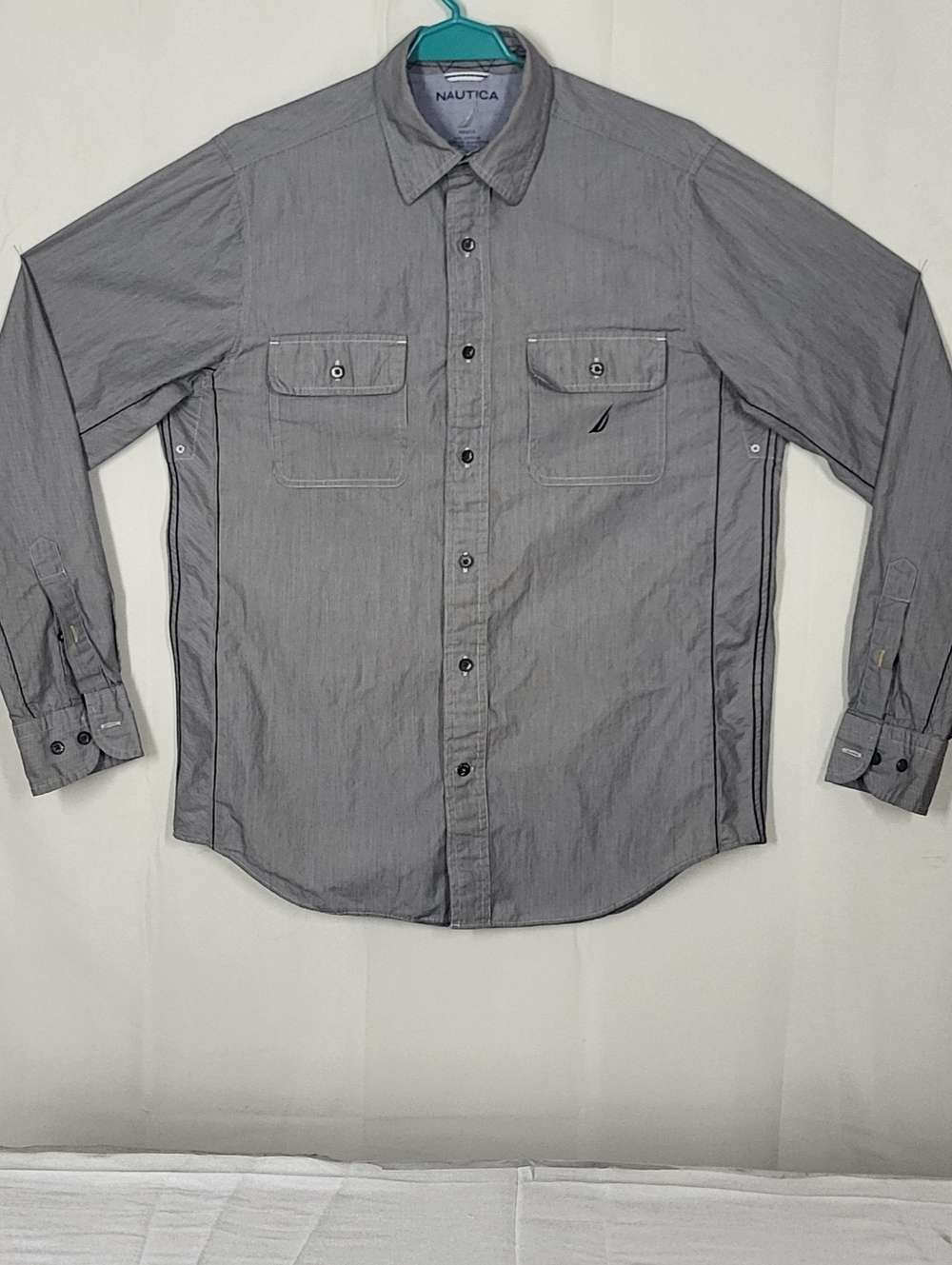 Nautica Men’s Gray Long-Sleeve Button-Up Shirt
